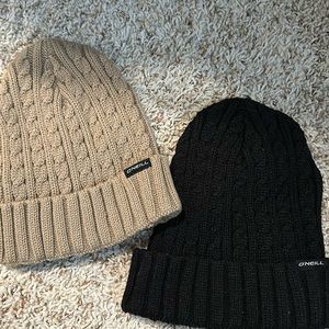 2 Oneil women’s beanies